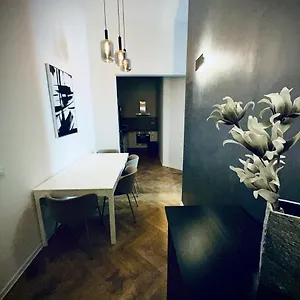 https://top-wenceslas-square-apartment.praguehotelsweb.com